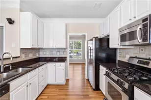 6308 Thornblade Ct, Greensboro, NC 27410 - Photo 9