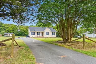 2563 Foxfire Ln, Burlington, NC 27217 - Photo 3