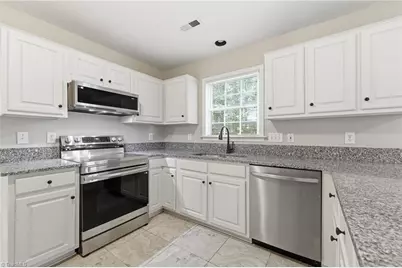 4002 Auburn Hills Drive, Greensboro, NC 27407 - Photo 15