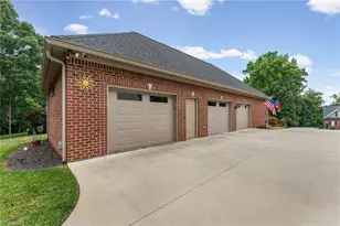 704 Terrace Dr, Lexington, NC 27295 - Photo 3