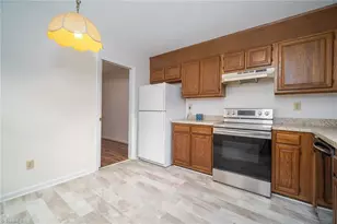 2532 Cottage Pl, Greensboro, NC 27455 - Photo 17
