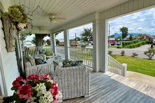 207 W Main St, Pilot Mountain, NC 27041 - Photo 5