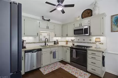 24 Collwood Court, Greensboro, NC 27409 - Photo 11