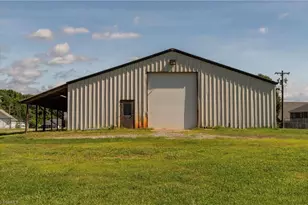 826 Suncrest Orchard Rd, North Wilkesboro, NC 28659 - Photo 15
