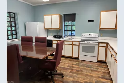 1001 S State Street, Yadkinville, NC 27055 - Photo 9
