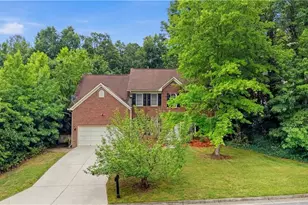 4212 Brentonshire Ln, High Point, NC 27265 - Photo 3