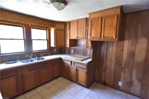 2016 Bertha St, Winston-Salem, NC 27107 - Photo 9