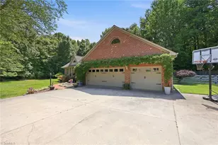 2618 Marion Ct, Burlington, NC 27215 - Photo 3