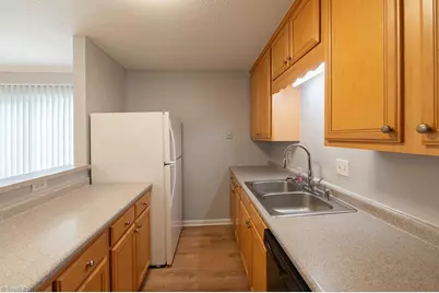 5707 Bramblegate Road #J, Greensboro, NC 27409 - Photo 9