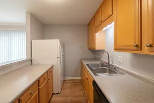 5707 Bramblegate Rd, Greensboro, NC 27409 - Photo 9