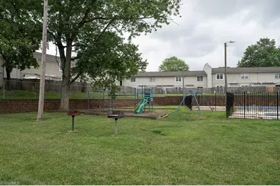5707 Bramblegate Road #J, Greensboro, NC 27409 - Photo 33