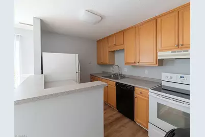 5707 Bramblegate Road #J, Greensboro, NC 27409 - Photo 7