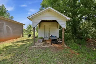 214 Hawthorne Ln, Burlington, NC 27215 - Photo 29