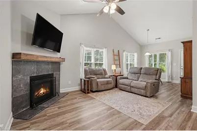 694 W Lee Avenue, Yadkinville, NC 27055 - Photo 5