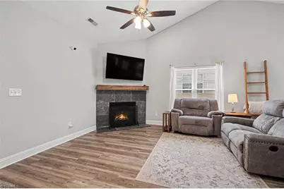 694 W Lee Avenue, Yadkinville, NC 27055 - Photo 3