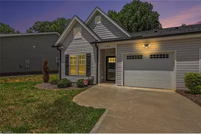 694 W Lee Avenue, Yadkinville, NC 27055 - Photo 3