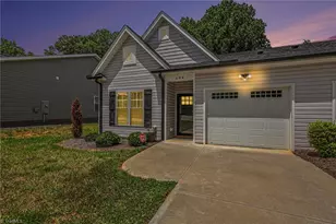 694 W Lee Ave, Yadkinville, NC 27055 - Photo 3