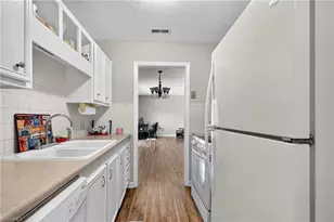 306 Windsor Manor Way, Kernersville, NC 27284 - Photo 5