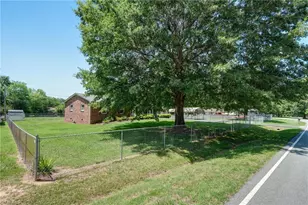132 Circle Loop, Eden, NC 27288 - Photo 5