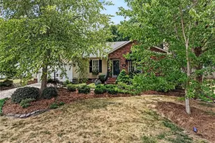2023 Priya St, Thomasville, NC 27360 - Photo 5