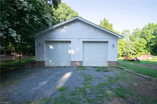 7606 Bailey Ln, Liberty, NC 27298 - Photo 17