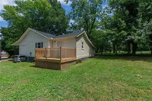 304 Phillips St, Thomasville, NC 27360 - Photo 25