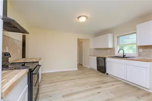 304 Phillips St, Thomasville, NC 27360 - Photo 5