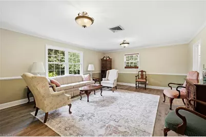 1025 Oaklawn Avenue, Winston-Salem, NC 27104 - Photo 9