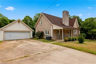 913 I St, North Wilkesboro, NC 28659 - Photo 3