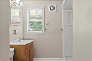 103 Flintfield Dr, Winston-Salem, NC 27103 - Photo 23