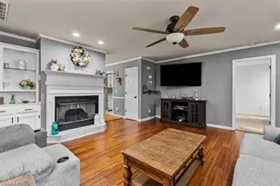 1906 Harris Dr, Greensboro, NC 27406 - Photo 9
