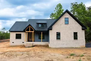 387 Vernon Rd, Reidsville, NC 27320 - Photo 3