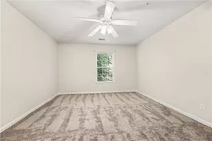 2600 Pennoak Way, Greensboro, NC 27407 - Photo 15