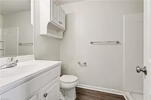2600 Pennoak Way, Greensboro, NC 27407 - Photo 17