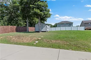 813 Leach Ave, Thomasville, NC 27360 - Photo 33