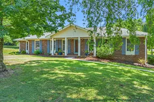 208 Raven Green St, Wilkesboro, NC 28697 - Photo 3