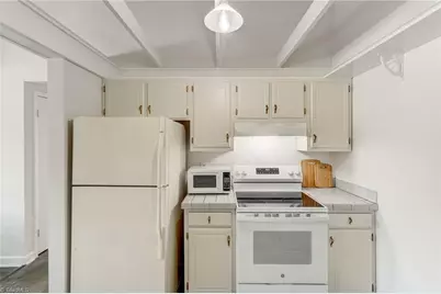 2627 Cottage Place, Greensboro, NC 27455 - Photo 15