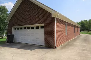 1464 Steve St, Kernersville, NC 27284 - Photo 9