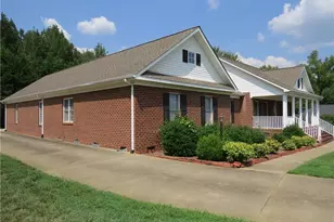 1464 Steve St, Kernersville, NC 27284 - Photo 5