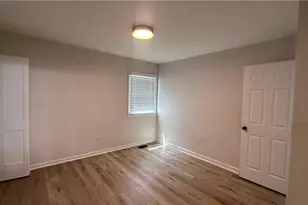 2909 Woodhill Ln, Greensboro, NC 27406 - Photo 9