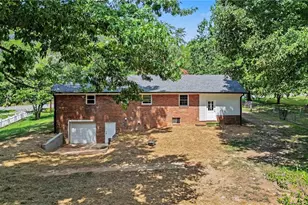 911 Harrison Crossroad Loop, Reidsville, NC 27230 - Photo 31