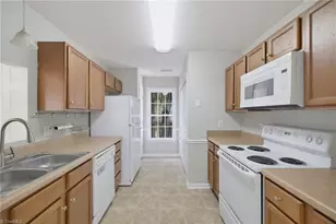 4712 Summerlyn Pl Dr, Kernersville, NC 27284 - Photo 13