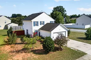 1033 Quinlan Dr, Greensboro, NC 27406 - Photo 7