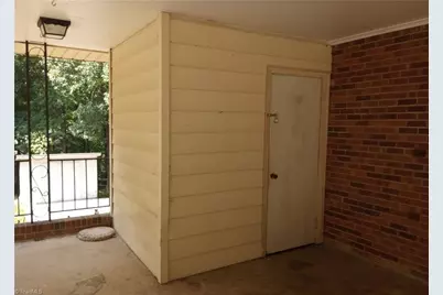 606 Willowmoore Avenue, Thomasville, NC 27360 - Photo 17