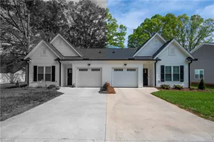 710 W Lee Ave, Yadkinville, NC 27055 - Photo 1