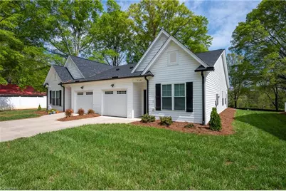 710 W Lee Avenue, Yadkinville, NC 27055 - Photo 21