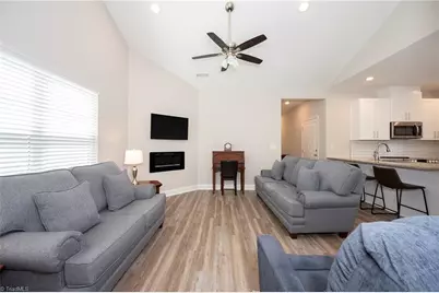 710 W Lee Avenue, Yadkinville, NC 27055 - Photo 5