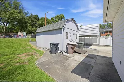 2204 Four Seasons Boulevard, Greensboro, NC 27407 - Photo 31
