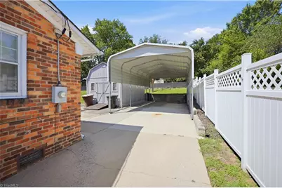 2204 Four Seasons Boulevard, Greensboro, NC 27407 - Photo 29