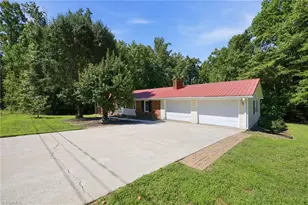 7106 Waterbury Dr, High Point, NC 27263 - Photo 3